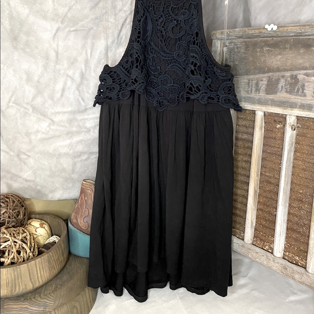 Boutique Lace Razorback Top - Picture 5 of 5